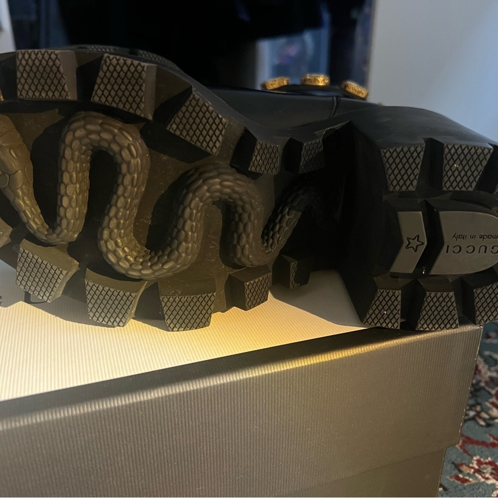 Ankle boots in shinny black leather with detachable ankle strap with crystals. - Picture 4 of 6